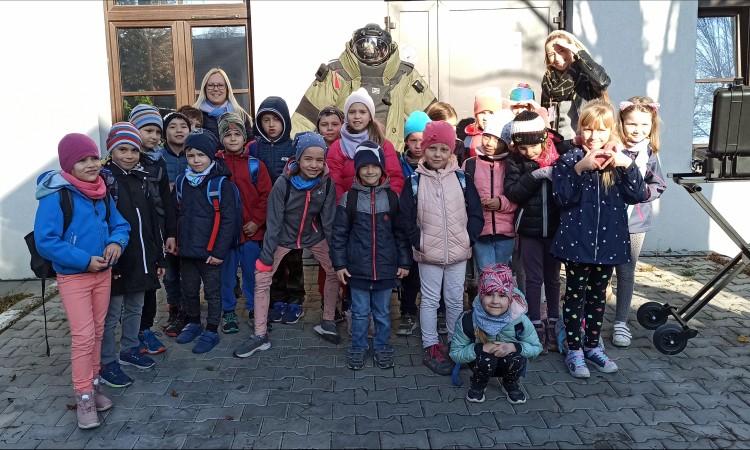 1b poznaje tajniki pracy Policji