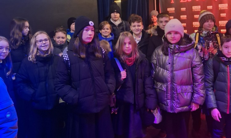 Wyjście do teatru klas 6a i 6b