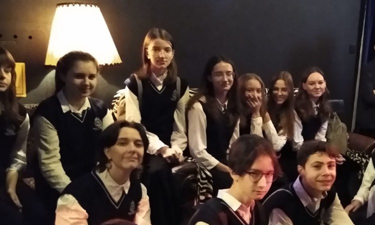 Klasa 8a w teatrze